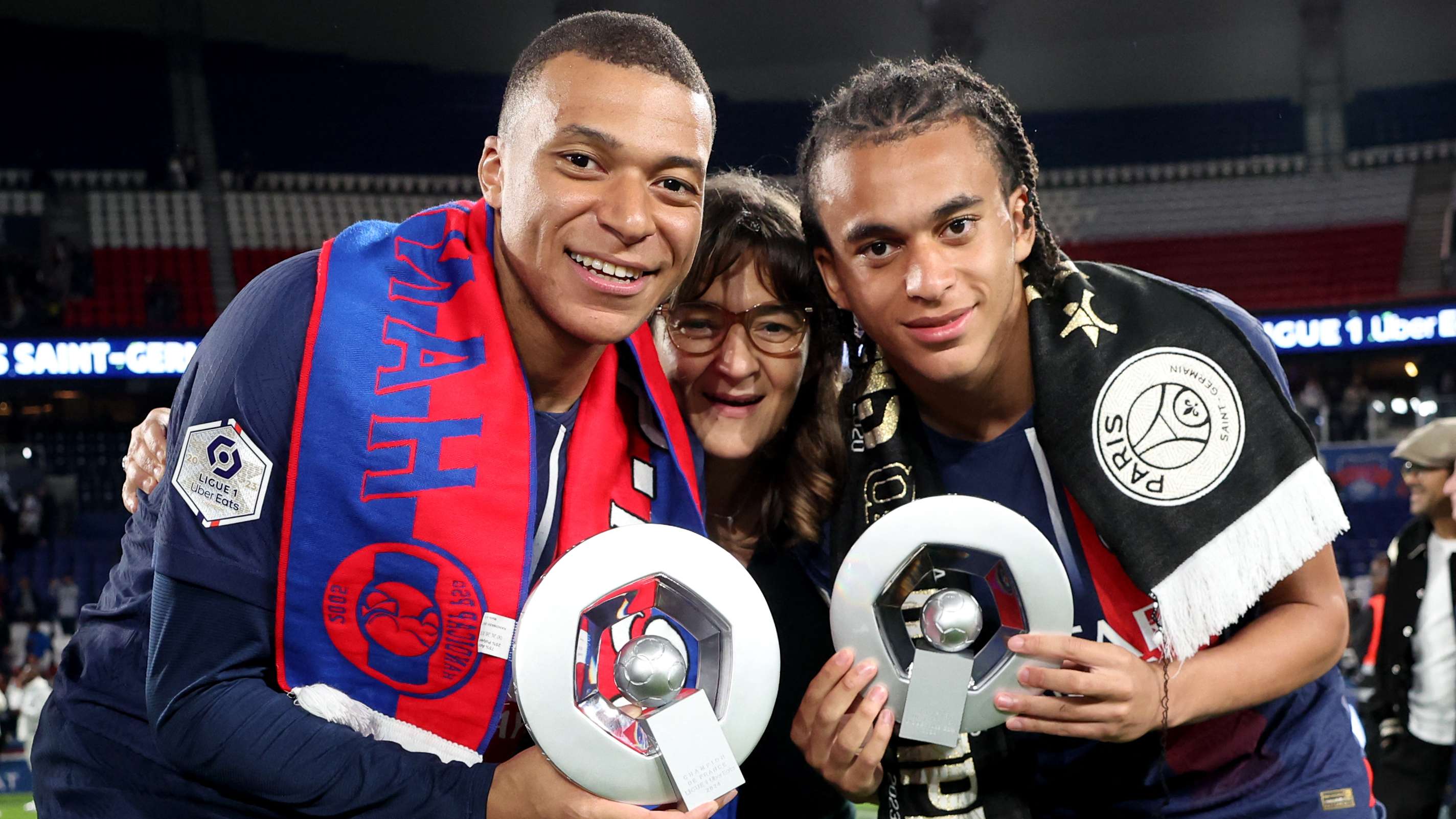 尽管草根球 尽管草根球